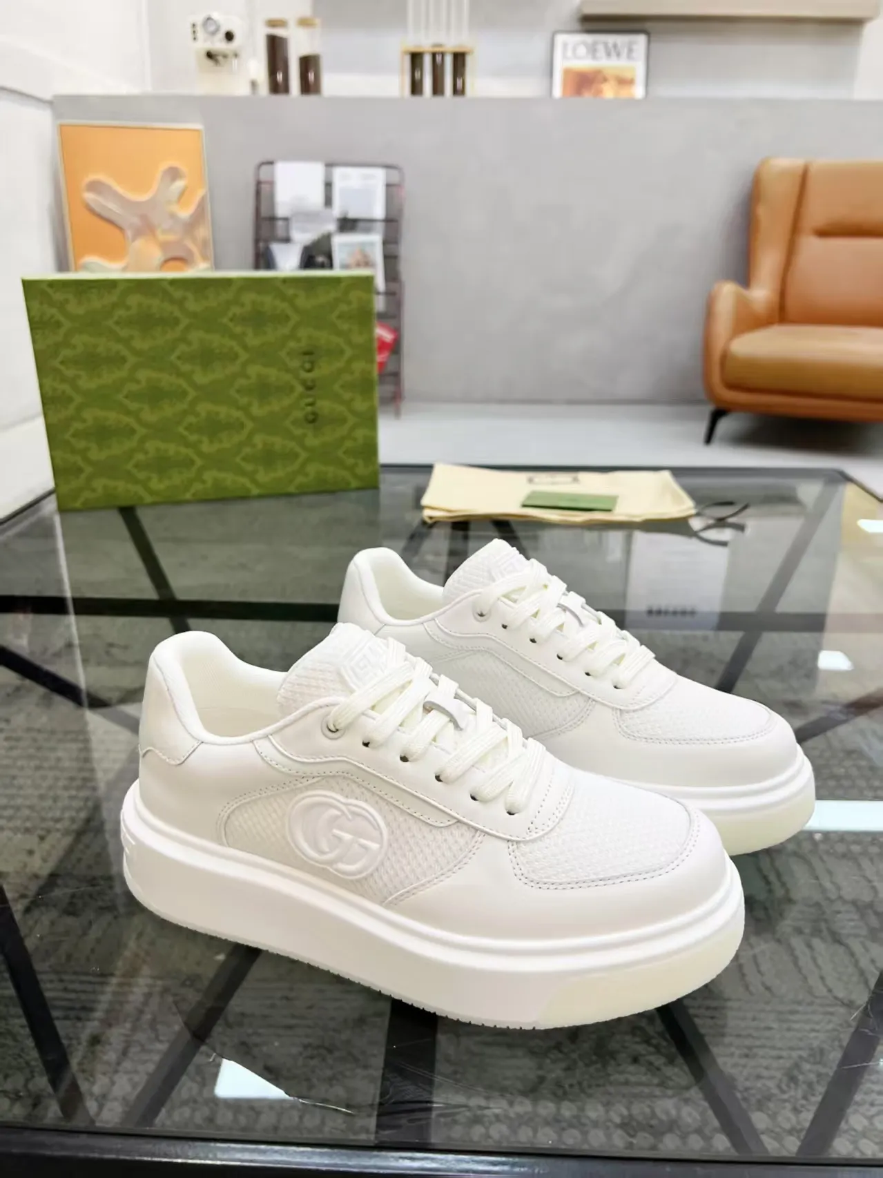 Factory price: 460💰Gucci new men's shoes GUCCI [Lightning] latest shoes are shipped. Original quality, fashionable, made of special materials, sheepskin lining, brand new packaging. The foot feels super comfortable and the workmanship is impeccable. Size: 38-45